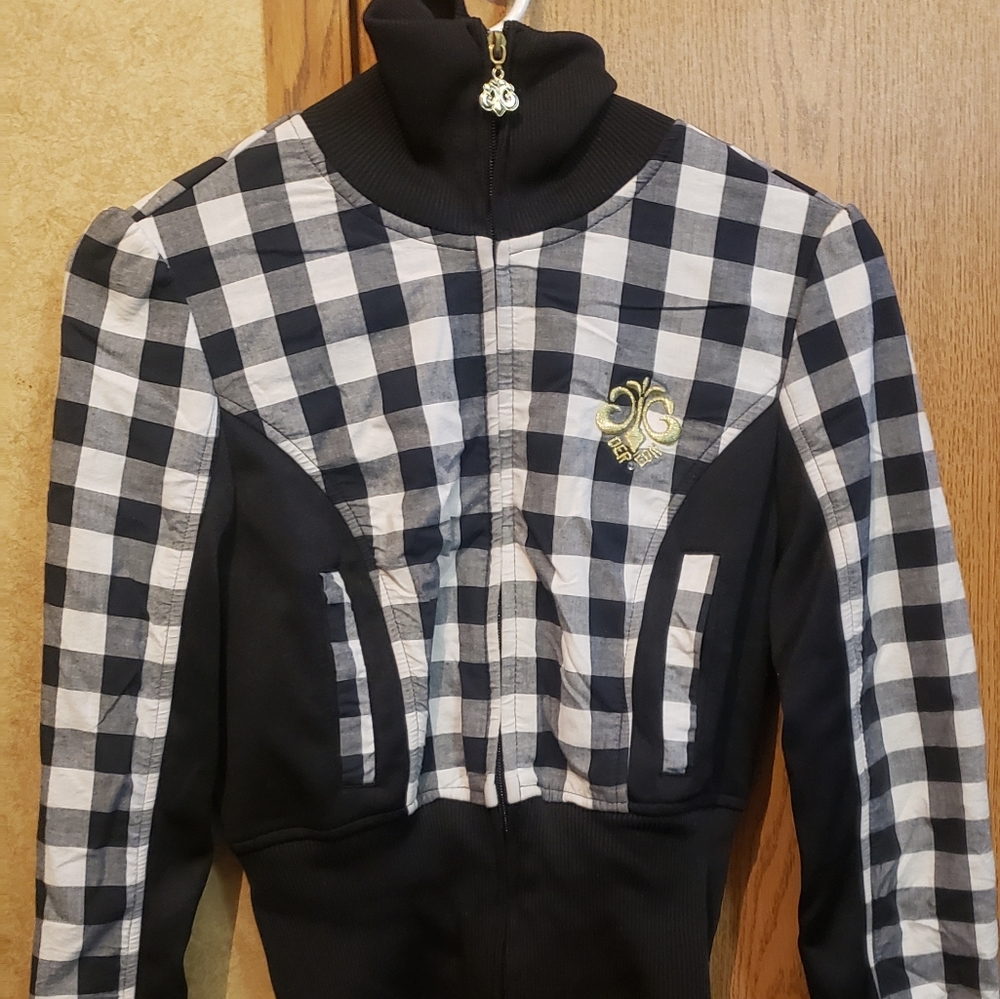Dereon, size med, mostly black with black and white checkers